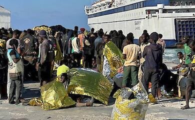 Italy can't cope with the influx of migrants and is asking other countries to take them away