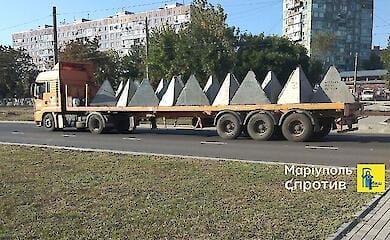 Russian occupiers strengthen defences near Mariupol with "dragon's teeth"