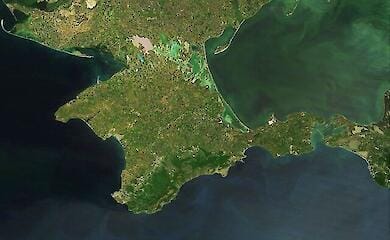Ukrainians are asked to leave Crimea