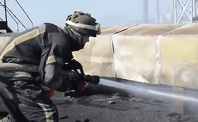 Rescuers extinguish fires in Kherson under shelling