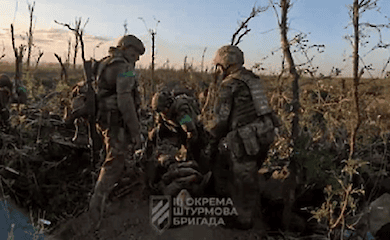 AFU fighters showed the evacuation of a wounded man near Bakhmut