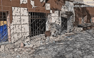 Russians hit a gymnasium in Kherson