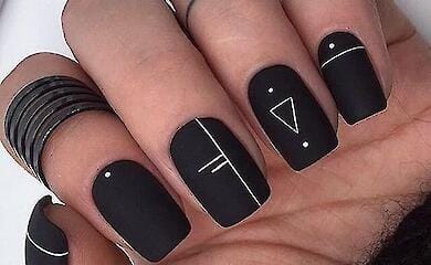Fashionable black manicure: trends and new items