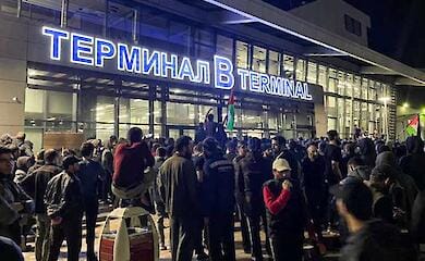 Anti-Semitic riots at the airport of Dagestan's capital, about 60 detained. The organisers postponed the planned protest action