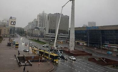 In Kyiv they dismantle the star from the obelisk "Hero-City Kyiv"