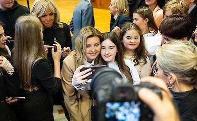 First Ladies of Ukraine and France visit school with Ukrainian children in Paris