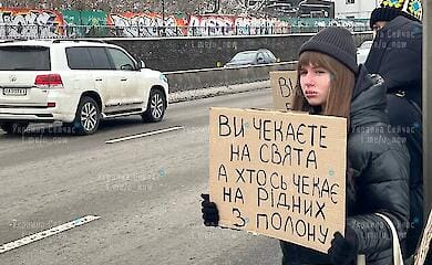 In Kiev and 11 other cities of Ukraine simultaneously held the action "Don't be silent! Captivity kills!"