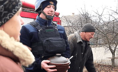 Rescuers of the State Emergency Situations Service brought kutya to a front-line town