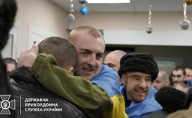 Photos of the first meetings of those who returned from captivity with their relatives have been published