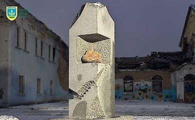 A sculpture by a Japanese artist was installed in Irpen