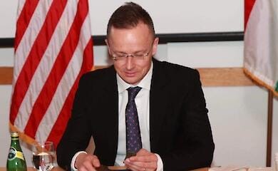 Hungary's foreign minister was presented with a piece of a Russian tank