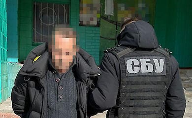 SBU detains Russian spy who set up "observation post" in garage