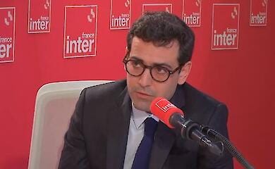 French Foreign Ministry says it will not send troops to Ukraine