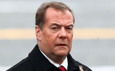 Медведев напрямую обвинил Макрона в спонсорстве теракта в Крокус Сити Холле