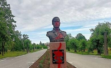 In occupied Makeyevka, a monument to the "hero of the DNR", the driver of "Motorola", was sprayed with paint