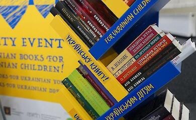 A certificate for the purchase of books will be available in Diii