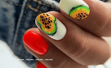 Trend 2024: Fruit and berry motifs in manicure