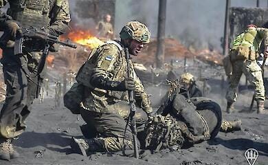 A photo report of the trials of young paratroopers for the right to wear the maroon beret was shown in the DSHV