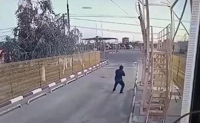 Video of an attempt to defend a refinery in Russia with an anti-drone gun has emerged