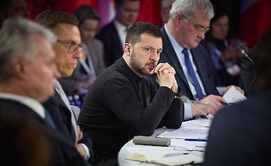 Zelensky and members of the delegation landed in London 