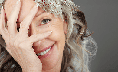 The science against grey hair: peptides, vitamins and a little patience