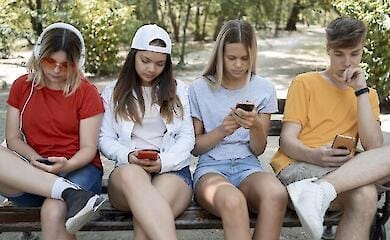 How many Ukrainian teenagers think about emigration from Ukraine - survey data