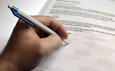 Scientists have debunked the myth about left-handed creativity