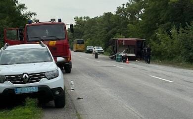 A bus with people overturned near Dnipro: there is a victim and the injured