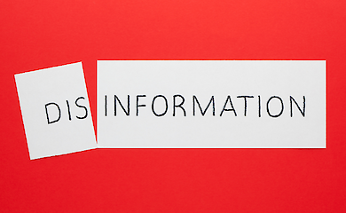 Study: social media can build trust in journalism and foster critical thinking