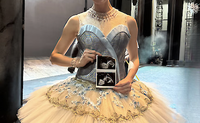 Mums on pointe - how ballerinas are breaking taboos in the profession