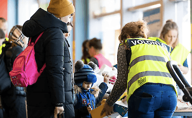 How many Ukrainians are ready to return home from Europe and under what conditions