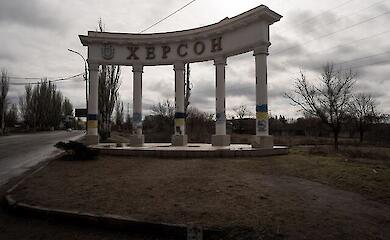 Russians hit the bridge in Kherson with KABs for the second day in a row