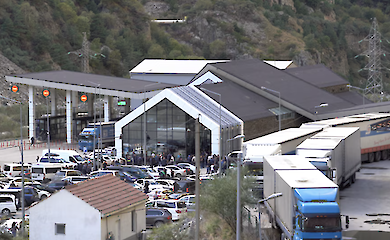 Ukrainians stuck at the Georgian border because of problems with documents: hunger strike declared