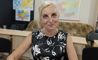 How teachers work in bomb shelters in Volodymyr Zelensky's hometown