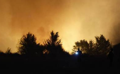 Mediterranean fires: tourists advised to prepare for evacuation