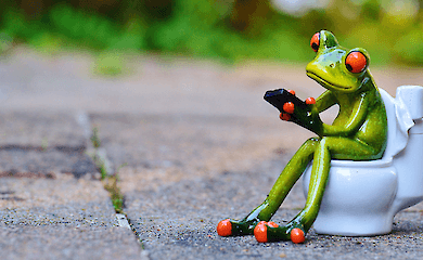 The habit of sitting on the toilet with a smartphone can lead to haemorrhoids