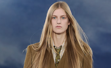 The return of length: the "anti-bob" trend is back in fashion this autumn