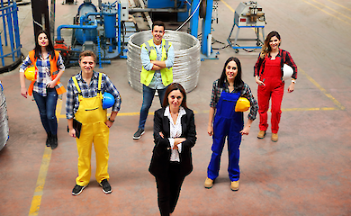 Profession vs. external market: who won't stand up to the competition?