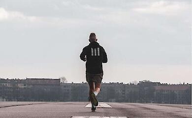 A sports doctor tells you when you need to urgently reduce your workload