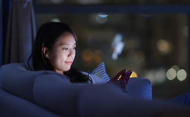 Late-night phone surfing has been linked to an increase in suicidal thoughts