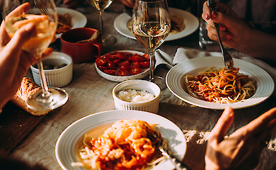 Stress, phone and plate: how we deprive ourselves of flavour