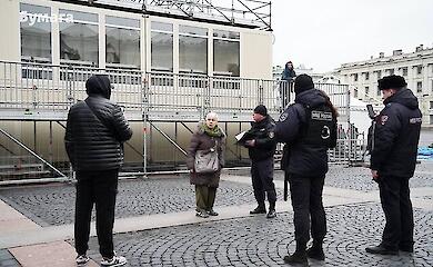 She went to the square with a placard against the war: 83-year-old blockade survivor detained in St. Petersburg