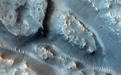 Scientists: ancient Martian rivers formed huge basins