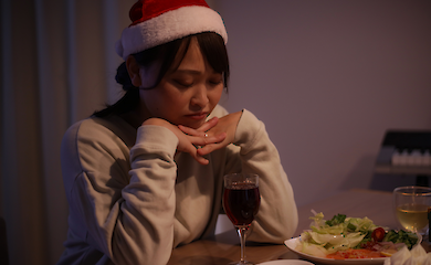 Micro-rituals instead of 'obligatory joy': psychologist names ways to survive the holidays