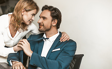 Study explains why people flirt for gain