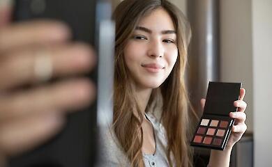 How social media is forcing the "perfect face" on girls