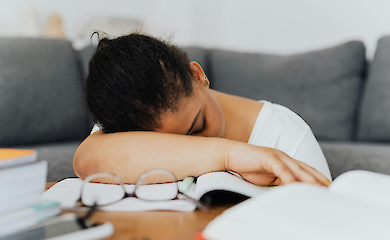 Screen time is associated with sleep quality and HE attitudes in adolescents