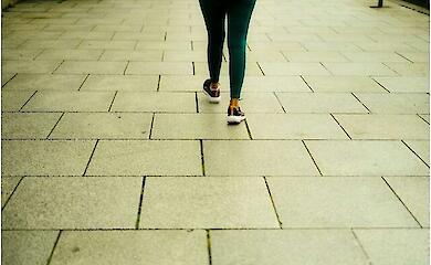 Back-to-front walking may improve mobility and reduce the risk of falls in multiple sclerosis