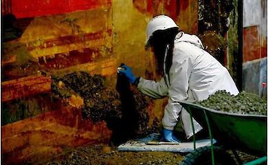 In the suburbs of Pompeii found "intact" frescoes: their colours preserved after the eruption of Vesuvius