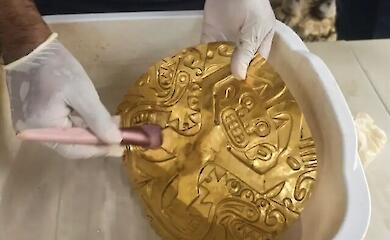 Archaeologists in Panama have unearthed an ancient tomb containing gold